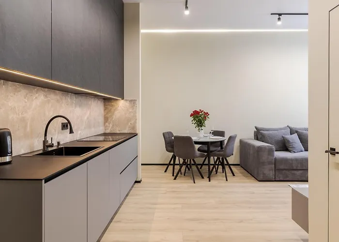 Royal With Bathtub On Rappaporta 15