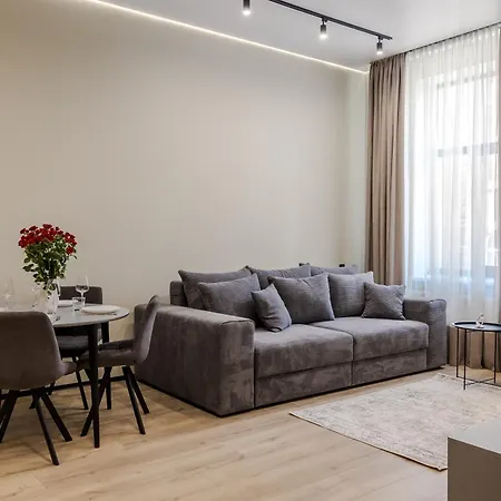 Royal With Bathtub On Rappaporta 15 利沃夫