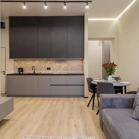 Royal With Bathtub On Rappaporta 15 * 利沃夫