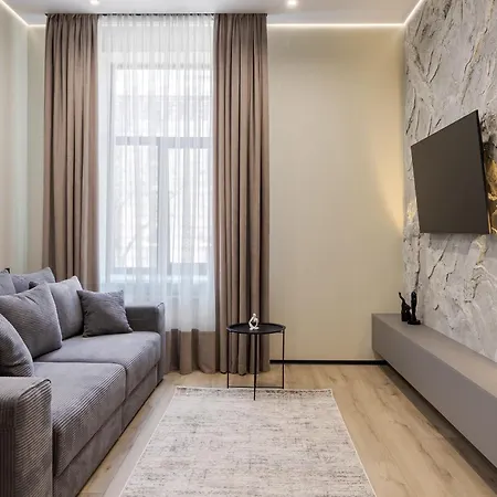 Royal With Bathtub On Rappaporta 15 Lvov