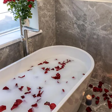 Appartement Royal With Bathtub On Rappaporta 15 *