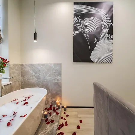 Royal With Bathtub On Rappaporta 15 Appartement Lviv