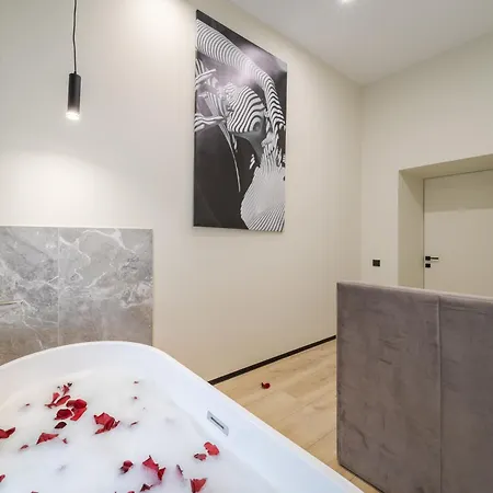 公寓 Royal With Bathtub On Rappaporta 15 利沃夫