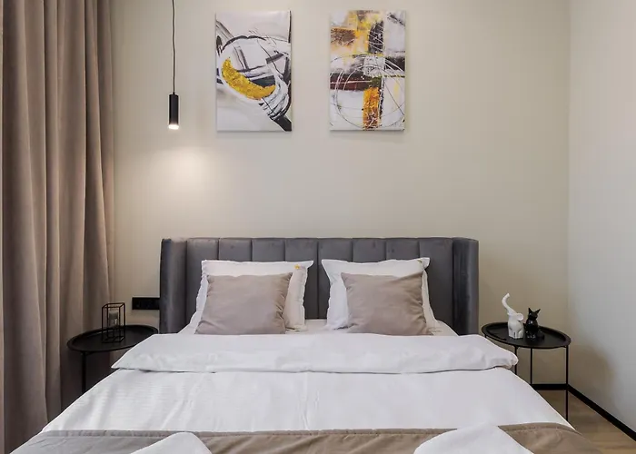 Royal With Bathtub On Rappaporta 15